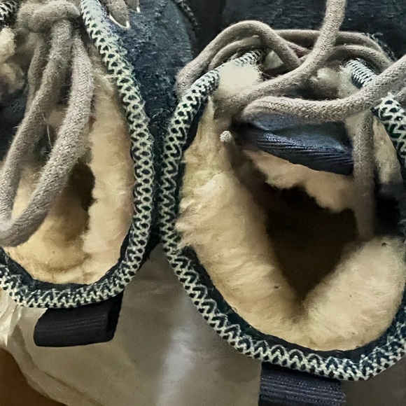 Toddler winter Ugg boots. - Picture 2 of 10